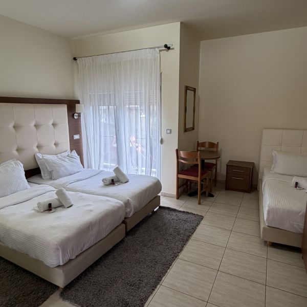 Standard Triple room